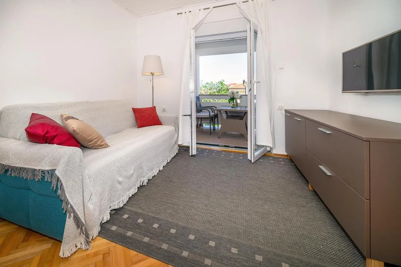 Apartment Mateo With Terrace Baska